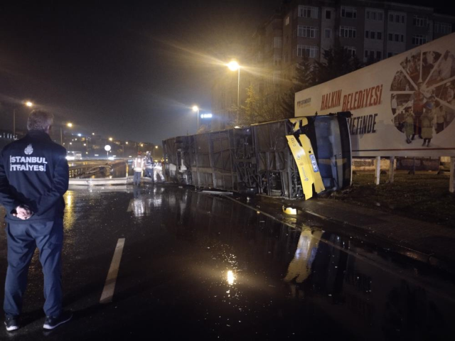 İstanbul'da sağanak kabusu! Halk otobüsü takla attı, zincirleme kaza TEM'i kilitledi