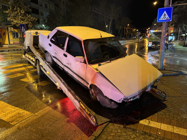 Alkollü ve ehliyetsiz kadın sürücü dehşet saçtı