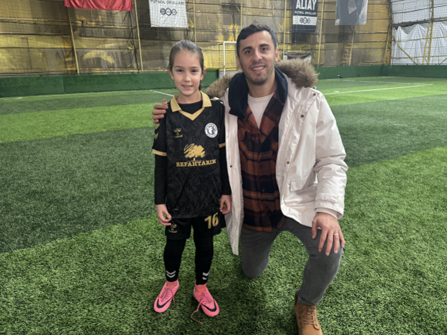 Attığı gollerle büyüleyen 9 yaşındaki Defne'nin büyük hayali Galatasaray'da oynamak