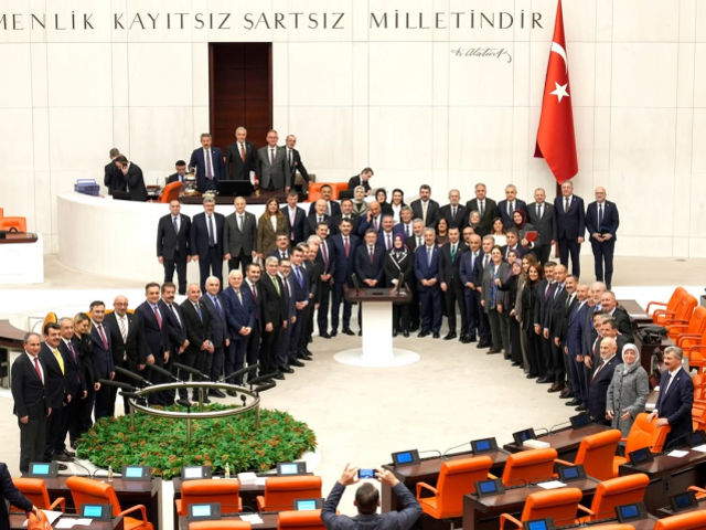 Bakan Kurum'dan Koçyiğit'e 'Şantiye şefi' tepkisi