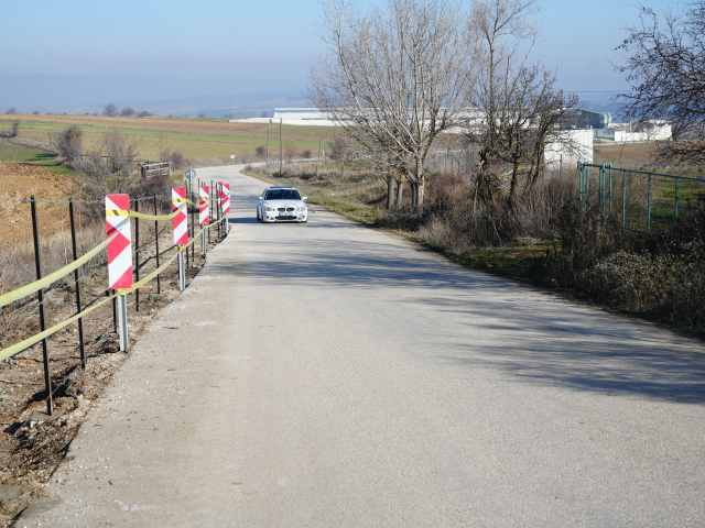 'Benim arazim' dedi, köy yolunu kestirdi