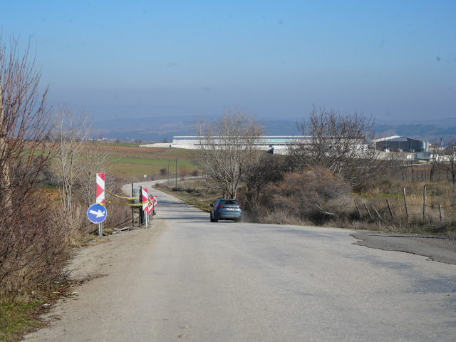 'Benim arazim' dedi, köy yolunu kestirdi