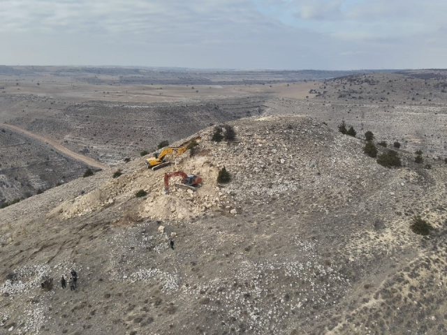 2 iş makinesiyle define arayanlara operasyon: 14 gözaltı