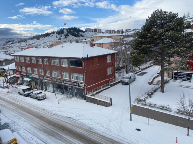 Kara kış resmen bastırdı! Şehir merkezleri beyaza büründü, onlarca köye ulaşım yok