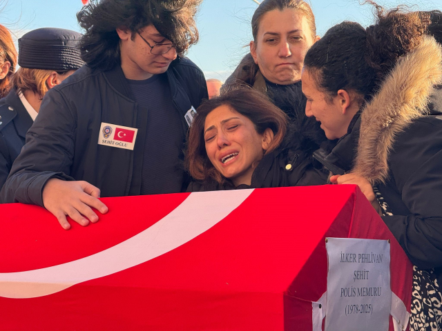 Şehit polisler için düzenlenen törende gözyaşları sel oldu! Geride 7 evlat kaldı