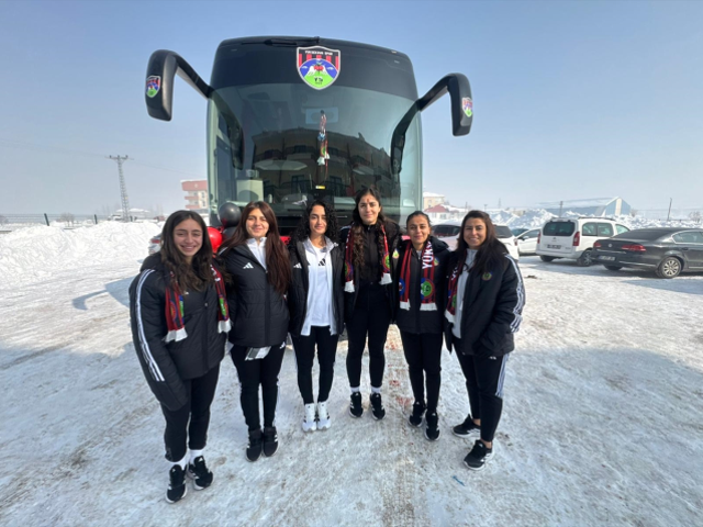 Cumhurbaşkanı Erdoğan'dan Yüksekovaspor Kadın Futbol Takımı'na büyük jest