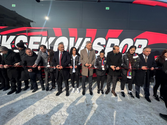 Recep Tayyip Erdoğan'ın hediyesini halay çekerek kutladılar