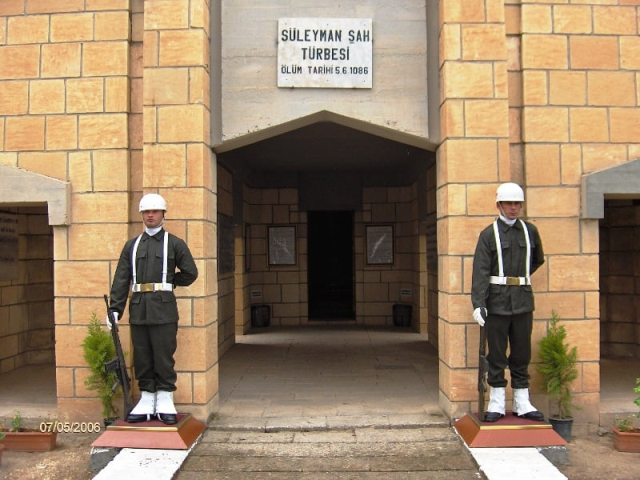 Suriye ordusu, Süleyman Şah Türbesi'ni YPG'den temizledi