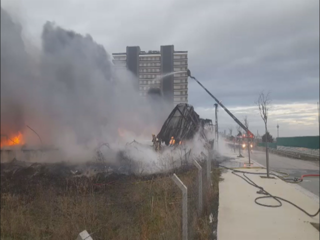 Korkunç görüntüler! Dumanlar gökyüzünü kapladı