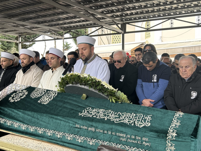 Türk halk müziği sanatçısı Seha Okuş, son yolculuğuna uğurlandı