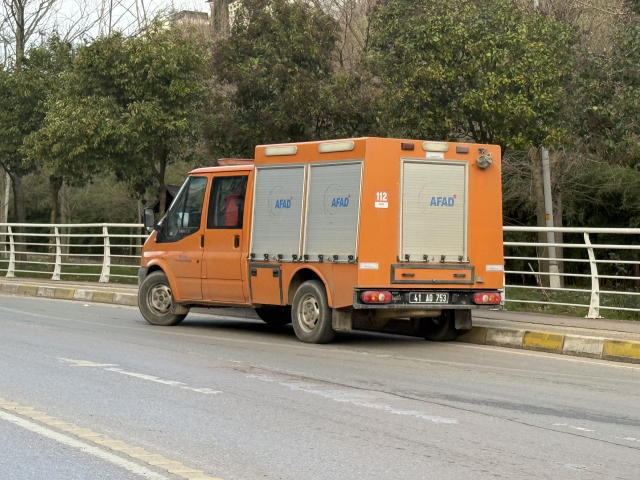 Fayanslar kabarınca AFAD ve polis harekete geçti: Ev tedbiren tahliye edildi