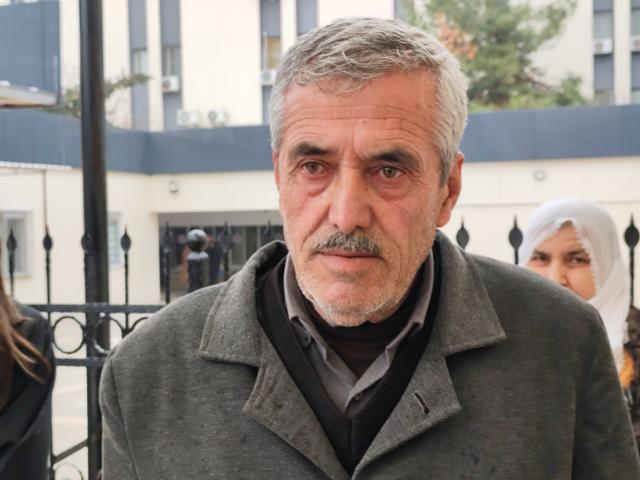 Aracına bomba koyan oğlunun tahliyesini istedi