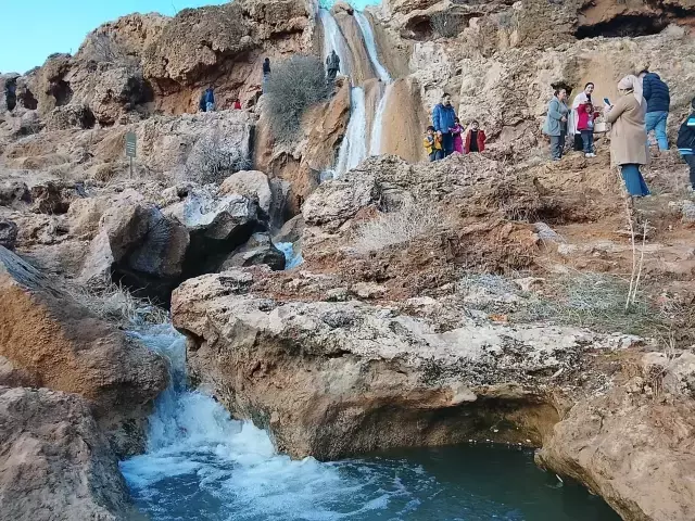 2 yıl aradan sonra akmaya başladı, bölge halkı havalara uçtu