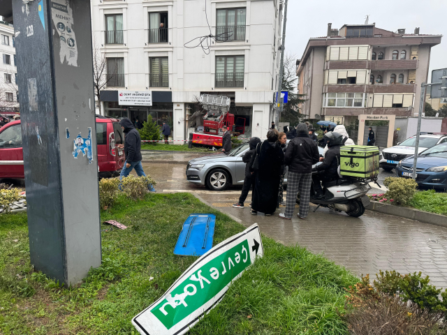 Büyükçekmece'de sepetli vinç diş hekimliği polikliniğine daldı: 2 kişi yaralandı