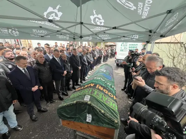 Kocaelispor-Beşiktaş maçında taraftarın tribünden düştüğü anlar kamerada