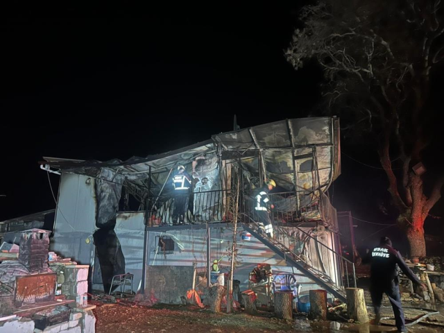 Prefabrik evde facia! Karı-koca yanarak can verdi