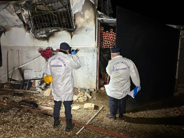 Prefabrik evde facia! Karı-koca yanarak can verdi