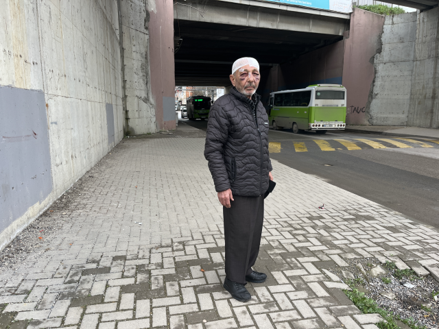 Önce çakmak istediler ardından sokak ortasında darbettiler