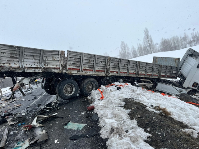Bitlis-Van yolunda trafik kazası
