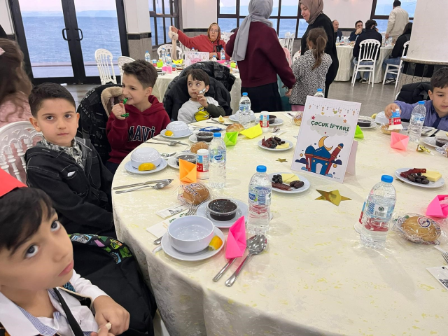 Milli yıldızımız 3600 kilometre uzaklıktan bile ilkokul öğretmenini unutmadı