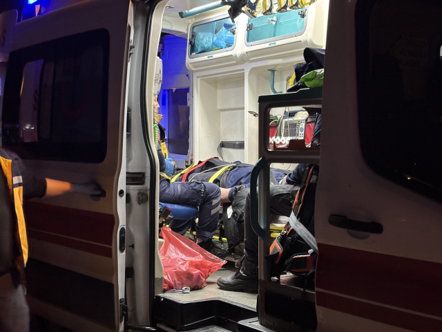 Antalya'da Cezaevi personelini taşıyan servis devrildi: 16 infaz koruma memuru yaralandı