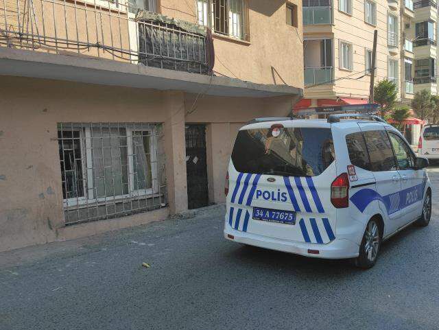 İstanbul'da göbeğinde yabancı uyruklu bir kişi evinde başı kesilmiş halde bulundu