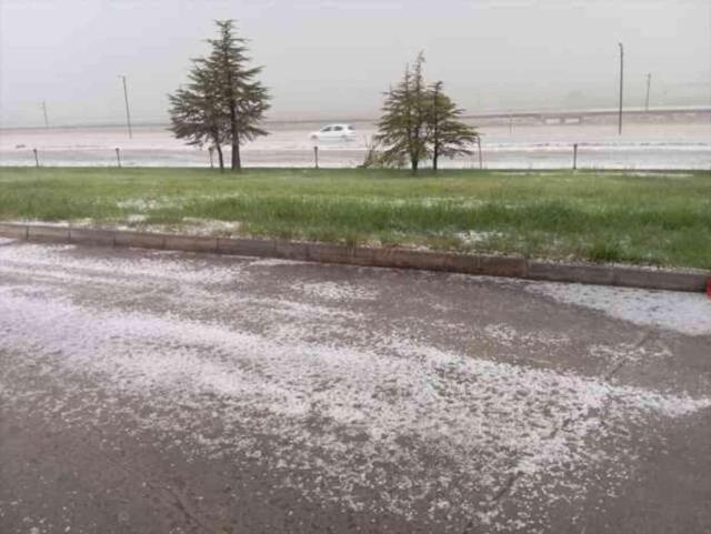 Ankara'yı bir kez daha sağanak vurdu