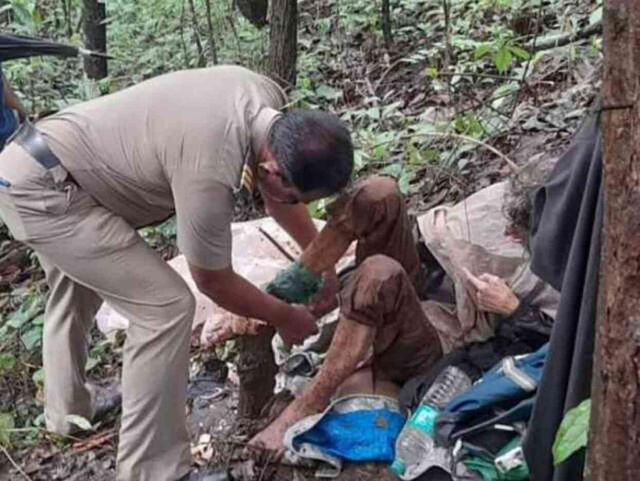 Hindistan'da eski kocası tarafından ağaca bağlanan kadın, 40 gün sonra bir çoban tarafından kurtarıldı