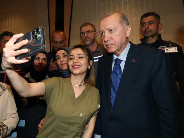 Cumhurbaşkanı Erdoğan'dan 1 Mayıs mesajı: İşçi ve işverenin refahını yükseltmek için çalışt