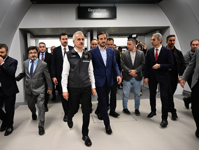 İstanbul'a yeni metro hattı! Bakan Uraloğlu seferlerin başlayacağı tarihi verdi