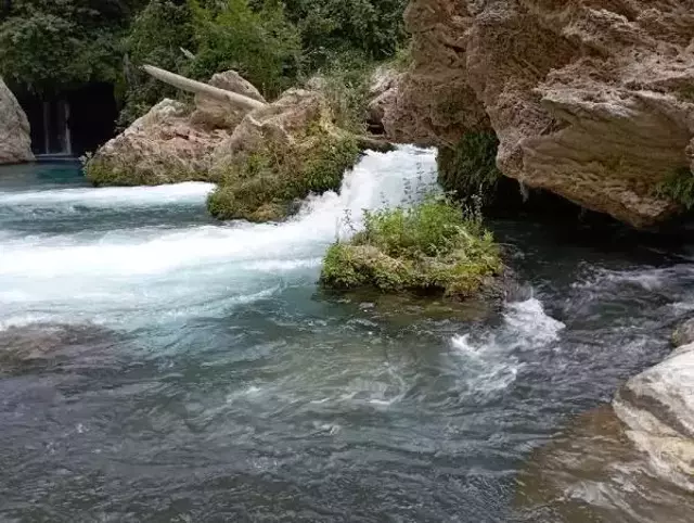 Ailesiyle geldiği piknikte suya düşen terliğini almak isteyen 13 yaşındaki çocuk, akıntıya kapılarak can verdi