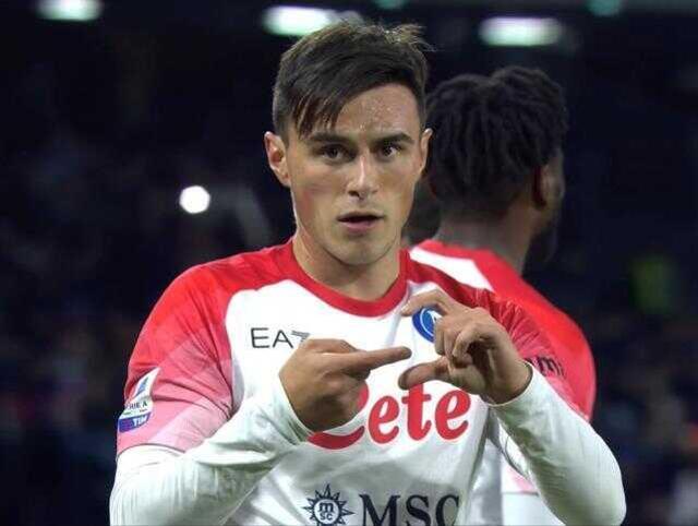 Türkiye'nin acısını paylaşan Eljif Elmas, attığı golden sonra eliyle ay-yıldız işareti yaptı