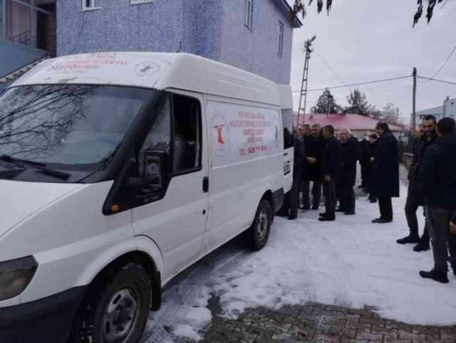 Muş'ta metruk evde asılı bulunan öğrenciler toprağa verildi