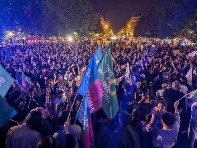 Fransa'da aşırı sağcılar seçim zaferine tepki gösterdi! Fransa'da ne oldu?