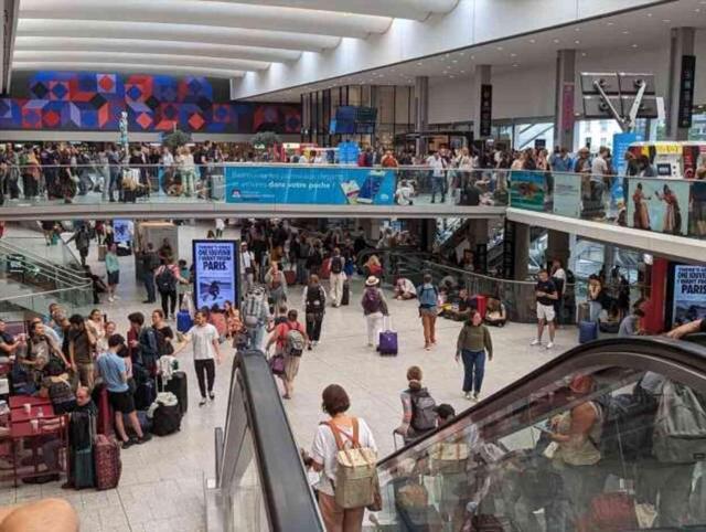 Basel- Mulhouse Havalimanı'nda bomba ihbarı! Havalimanında ne oldu? Bomba ihbarı gerçek mi?