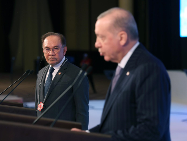 Cumhurbaşkanı Erdoğan'dan Malezya Başbakanı İbrahim'e Cumhuriyet Nişanı