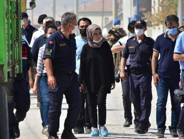 Büyükşen cinayetinde yeni gelişme! Yasak aşk şüphelisi kelepçelenerek hastaneye götürüldü