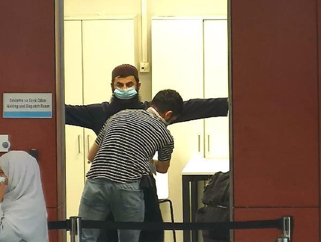 İstanbul Havalimanı'nda sahte pasaportlu DEAŞ üyesi yakalandı