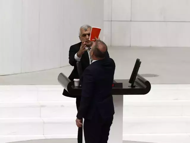 Fakıbaba'nın istifası Meclis'i gerdi! Sakinliğiyle bilinen Bülent Turan, HDP'li ismin lafını duyunca yerinden sıçradı