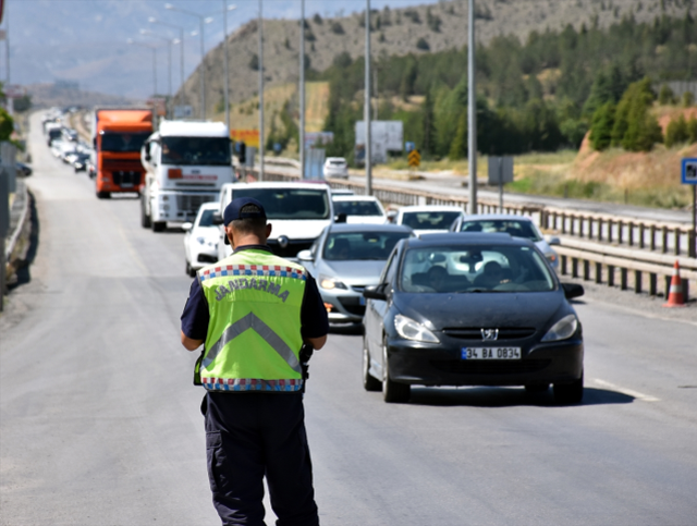 Kurban Bayramı arifesinde trafik durma noktasına geldi