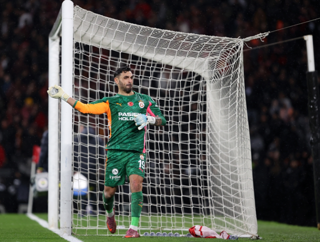 Hasan Şaş'tan Okan Buruk'a tepki