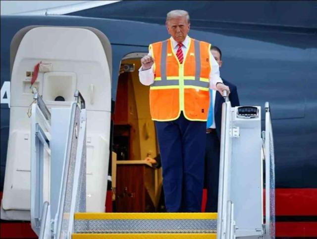 Trump, kendisine 'Çöp' diyen Biden'e çöp aracı kullanarak cevap verdi