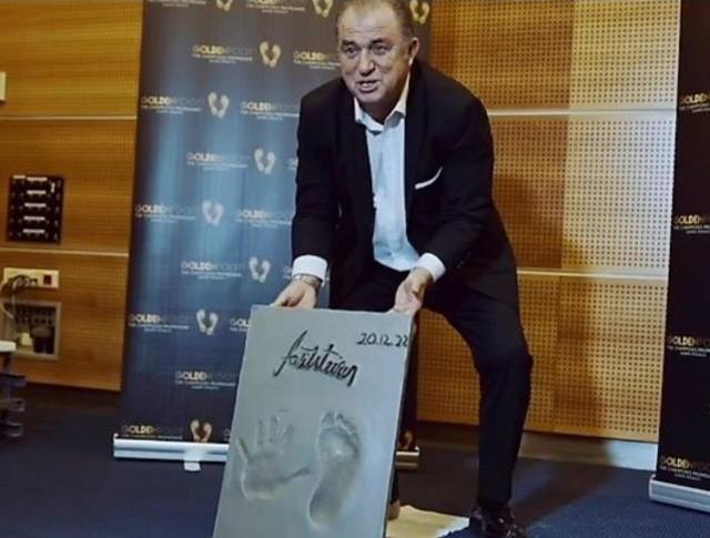 Türk futbol tarihinde bir ilk! Fatih Terim resmen efsaneler arasına girdi