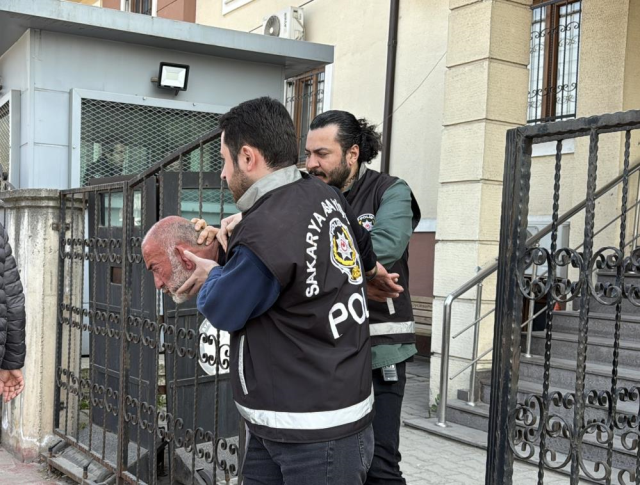 Komşu katili 16 yaşındaki çocuk ile babasının yaşadığı evde şüpheli yangın