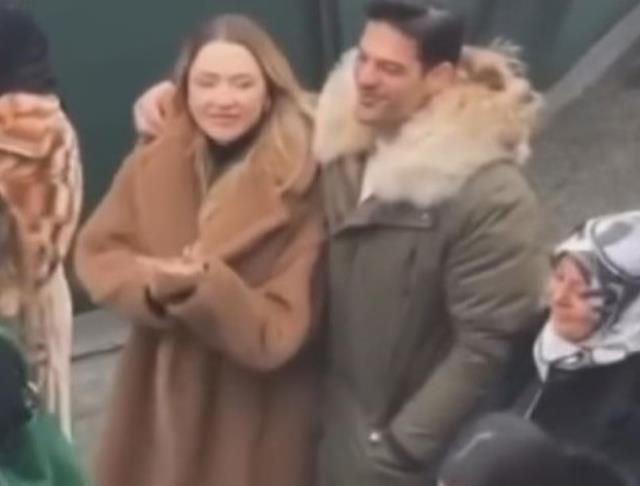 Hadise aile fotoğrafına girdi