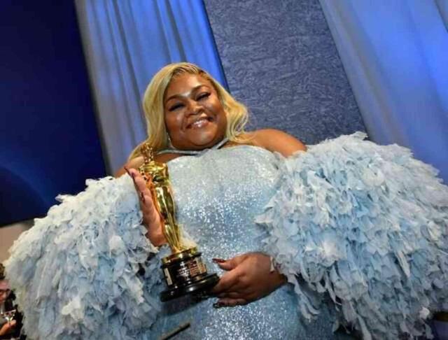 Oyuncu John Cena, Oscar Ödülleri'nde sahneye çıplak çıktı