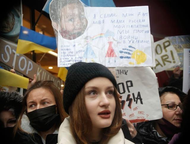 Ukraynalılardan, Rusya Konsolosluğu önünde eylem: Savaşı durdurun!