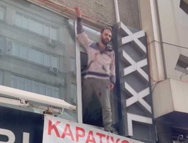 Şişli'de bir kişi babasını yaralayıp cama çıktı! Özel harekat polisleri devreye girdi