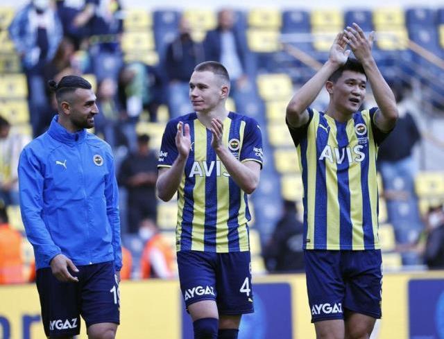 Taraftar izlemeye doyamamıştı! Vitor Pereira, Kim Min-Jae'yi yanında götürüyor