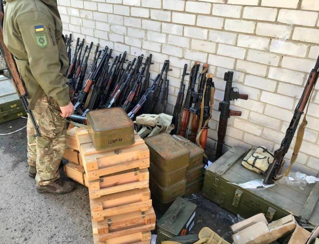 Ukrayna-Rusya savaşında 2. gün! Rus ordusu Kiev'e girdi, savunma için halka binlerce silah dağıtıldı